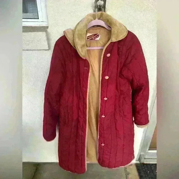 Vintage Fingerhut trench coat. Burgundy and tan. Size 12. Lined. Detachable hood - Picture 3 of 12